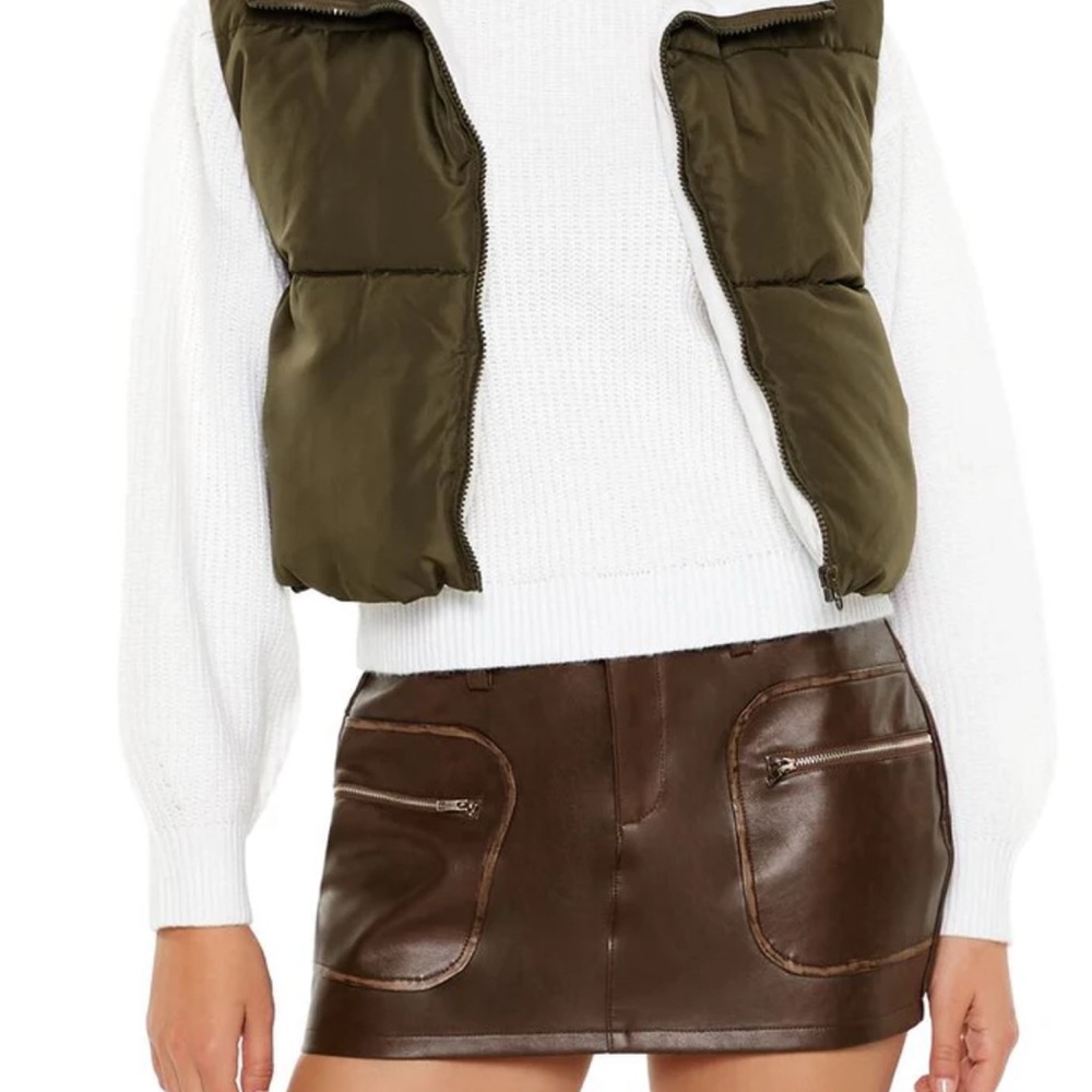 Forever 21 Women's Large Olive, Cropped Hem, Quilted, Funnel Neck, Zip-up Vest.